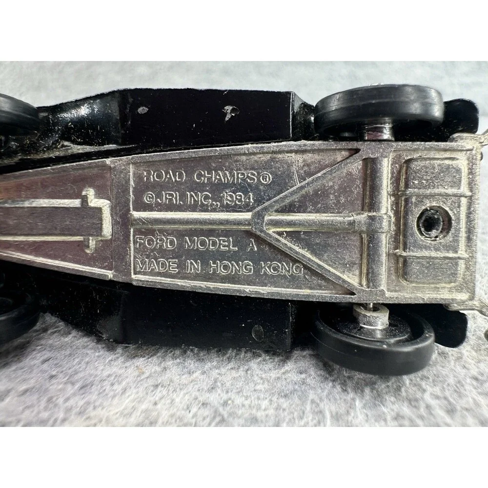 ROAD CHAMPS Ford Red Model A Rumble Seat Roadster Yellow Car T5